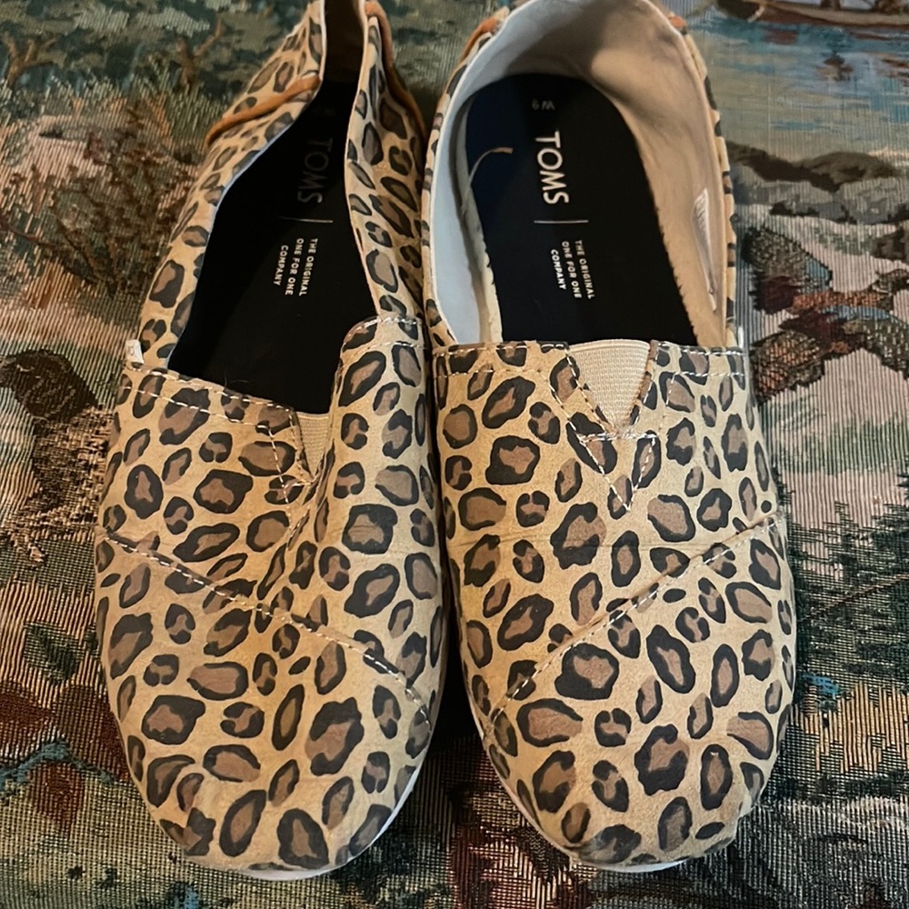 Women’s Toms size 9